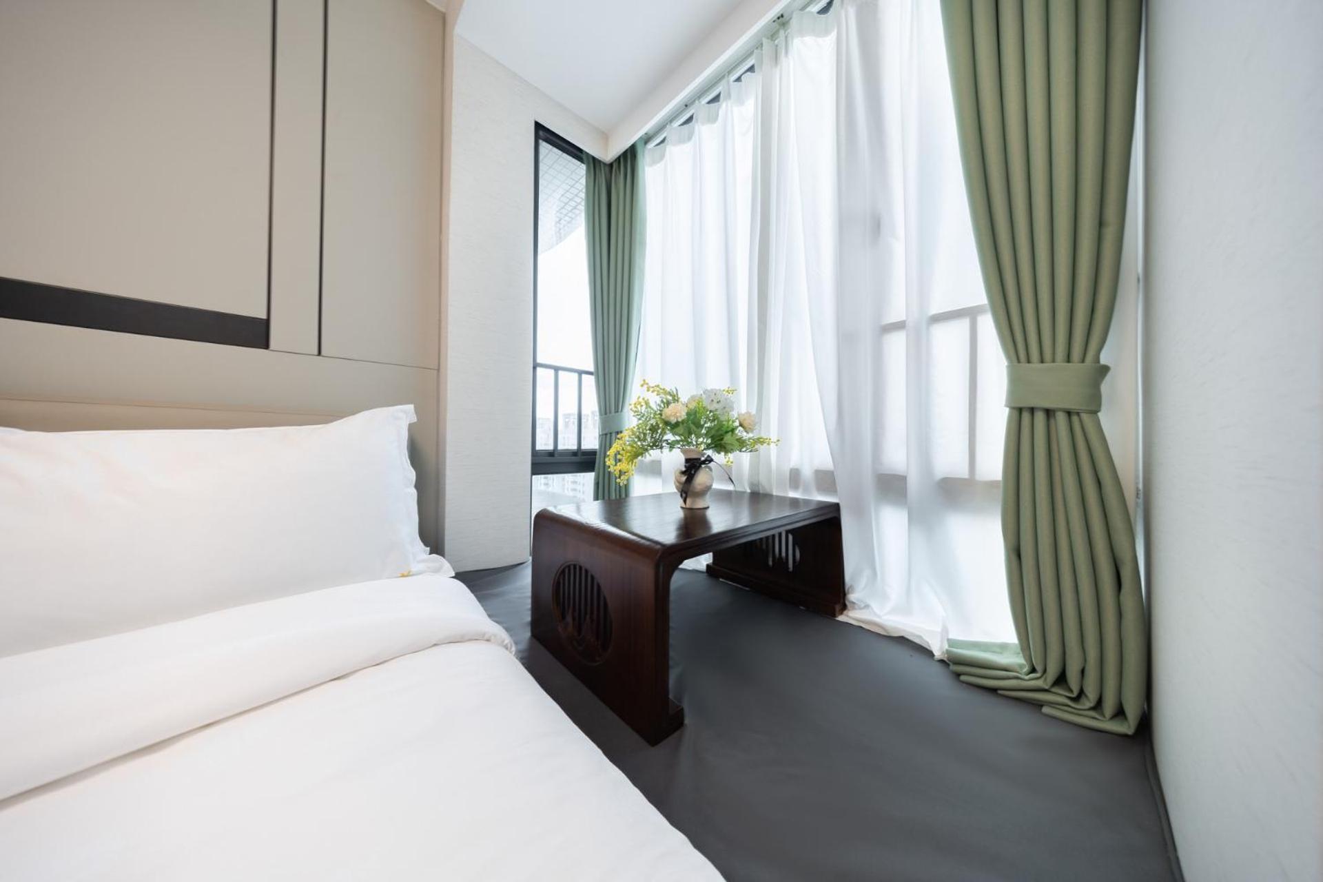 Yun Jin City View Hotel - Guangzhou Taikoo Hui Zhujiang New Town Tianhe Sports Center Стая снимка